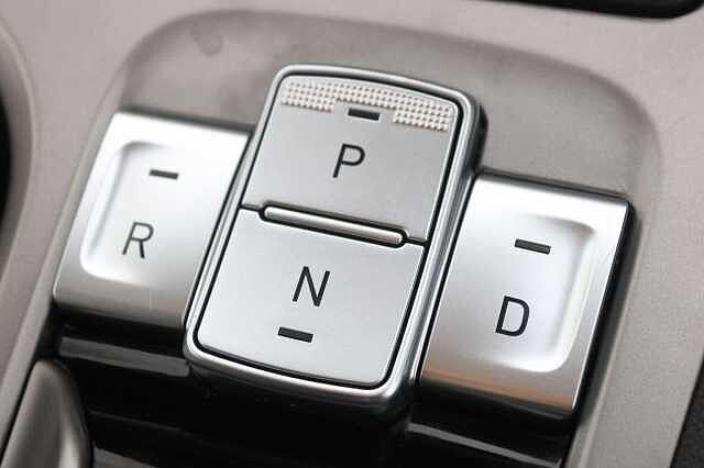 Hyundai KONA 39kWh SE Connect Auto 5dr (10.5kW Charger)