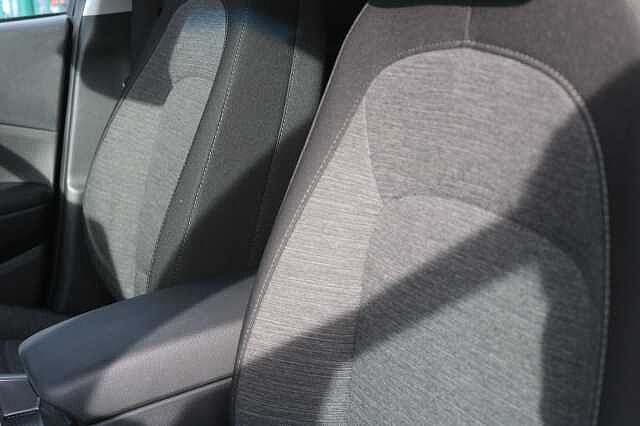 Hyundai KONA 39kWh SE Connect Auto 5dr (10.5kW Charger)