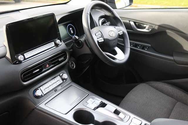 Hyundai KONA 39kWh SE Connect Auto 5dr (10.5kW Charger)