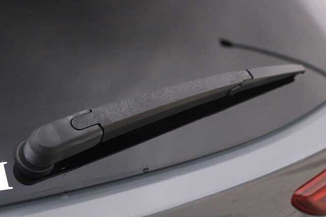 Hyundai KONA 64kWh Premium Auto 5dr (7kW Charger)