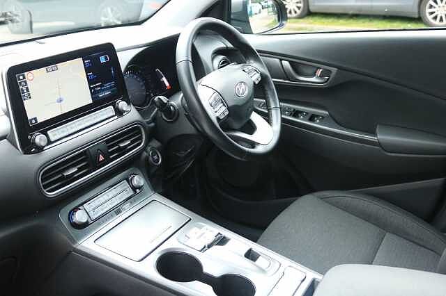 Hyundai KONA 64kWh Premium Auto 5dr (7kW Charger)