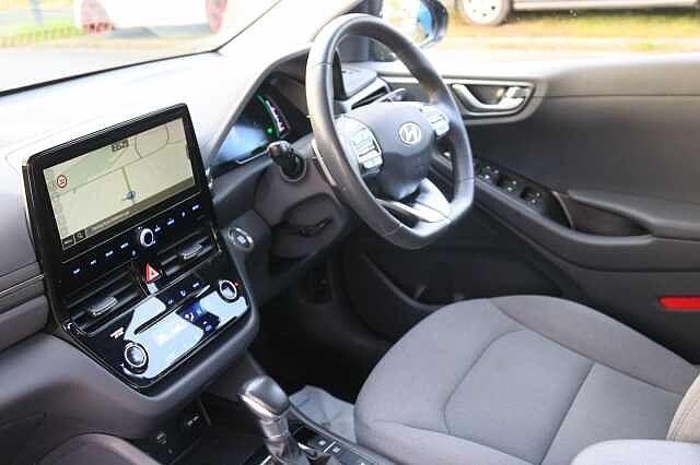 Hyundai IONIQ 1.6 h-GDi Premium DCT Euro 6 (s/s) 5dr